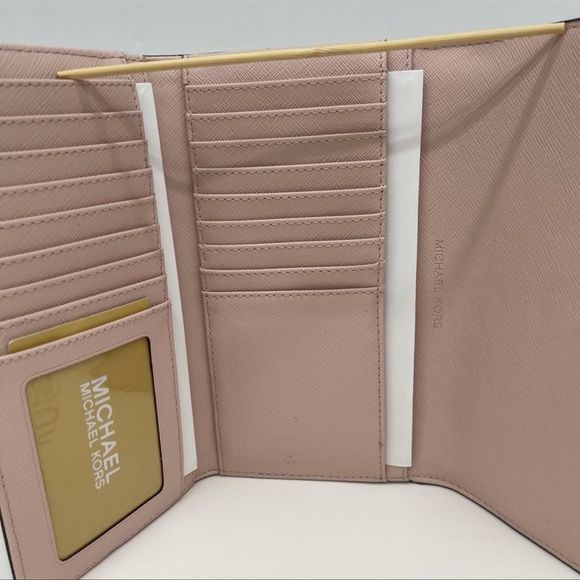 Michael Kors Trifold Wallet Powder Blush Leather - Picture 4 of 8